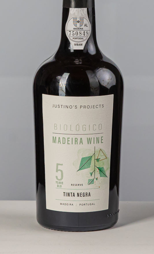 Justinos Wine Medium Dry (50cl)